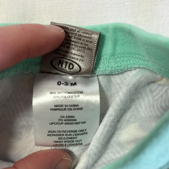 0-3M Supergirl and Batman shorts - Picture 7 of 7